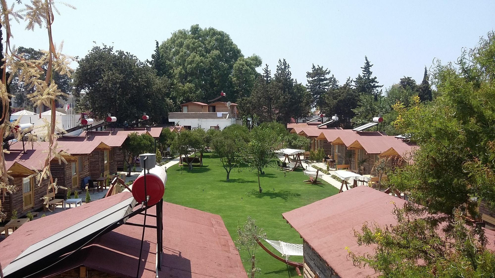 גומושלוק Pitos Bungalows מראה חיצוני תמונה