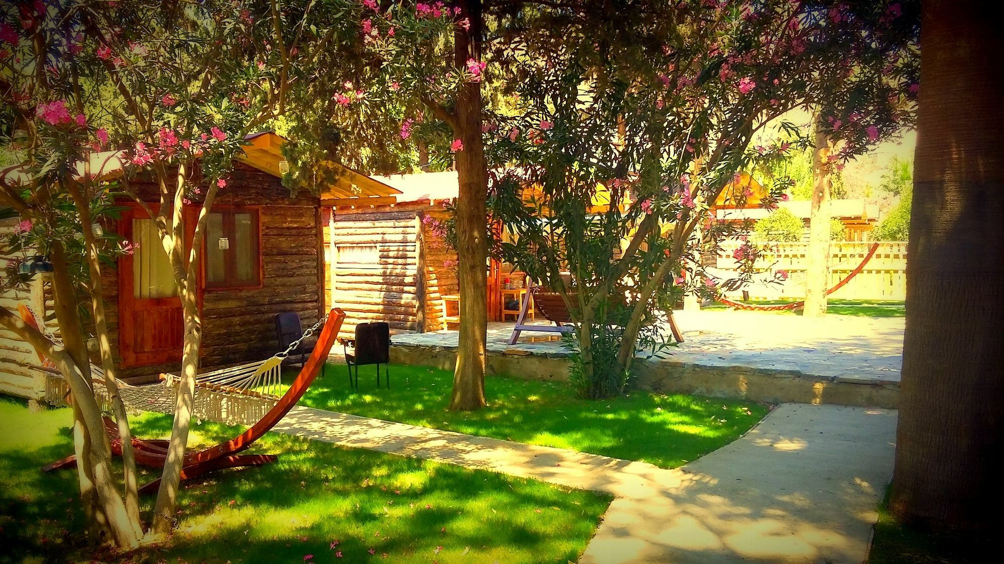 גומושלוק Pitos Bungalows מראה חיצוני תמונה