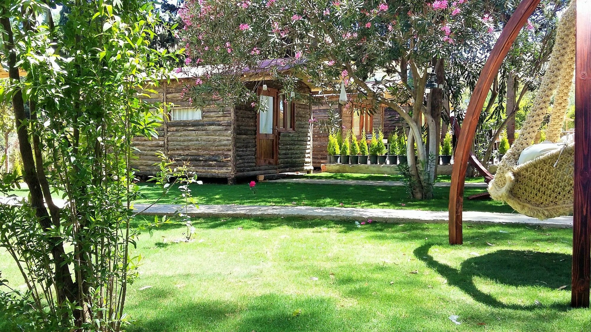 גומושלוק Pitos Bungalows מראה חיצוני תמונה